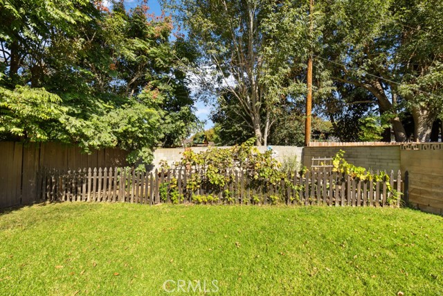 213 East 45th Street, Long Beach CA: https://media.crmls.org/medias/6b3f3916-8c6f-4caf-a485-aa13d2ae1c92.jpg