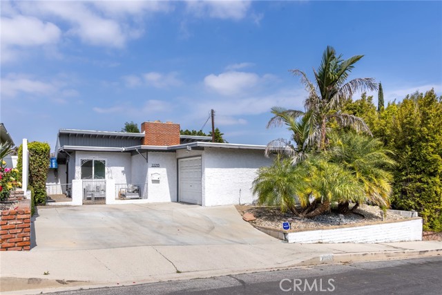 22253 Del Valle Street, Woodland Hills CA: https://media.crmls.org/medias/6b3f70fb-aec4-4612-8cbf-297ba76d5d07.jpg