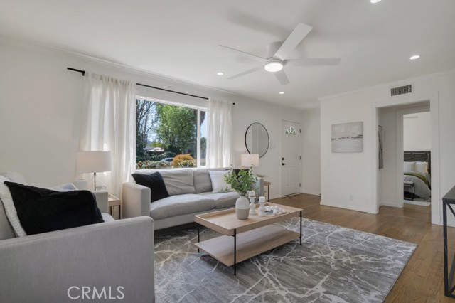 Detail Gallery Image 3 of 19 For 22529 Clarendon, Woodland Hills,  CA 91367 - 3 Beds | 2 Baths