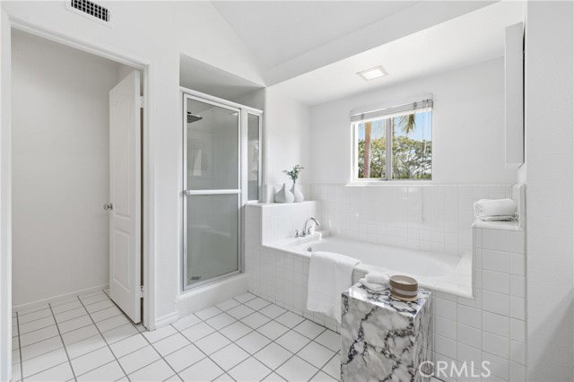 Detail Gallery Image 17 of 27 For 909 Muirfield, Newport Beach,  CA 92660 - 2 Beds | 2/1 Baths