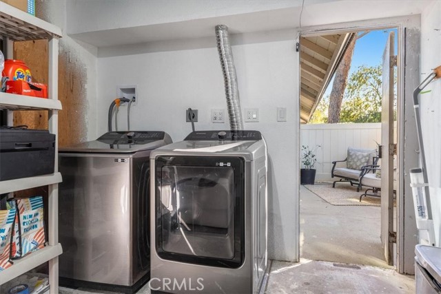 1196 Landsburn Circle, Westlake Village CA: https://media.crmls.org/medias/6b40275d-28ec-4b83-91de-7f239fc6c1df.jpg