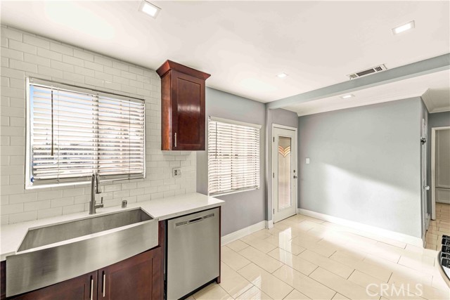 Detail Gallery Image 5 of 39 For 15534 Carfax, Bellflower,  CA 90706 - 3 Beds | 2 Baths