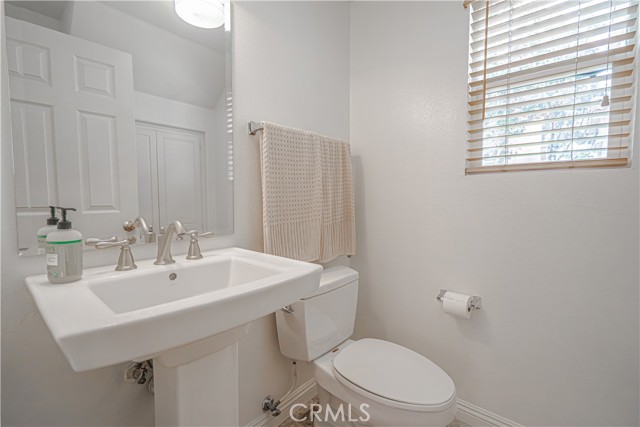 Detail Gallery Image 8 of 26 For 24472 Montevista Cir, Valencia,  CA 91354 - 3 Beds | 3 Baths