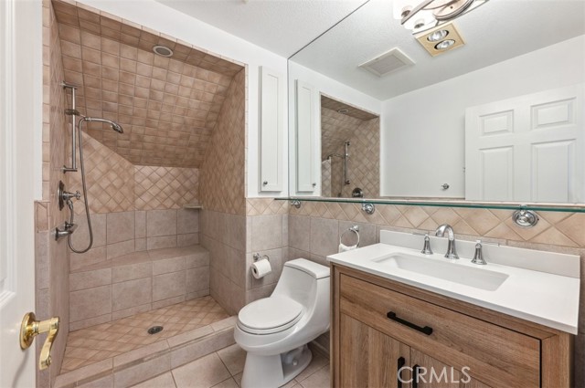 Detail Gallery Image 13 of 23 For 4950 Dunman Ave, Woodland Hills,  CA 91364 - 5 Beds | 3 Baths