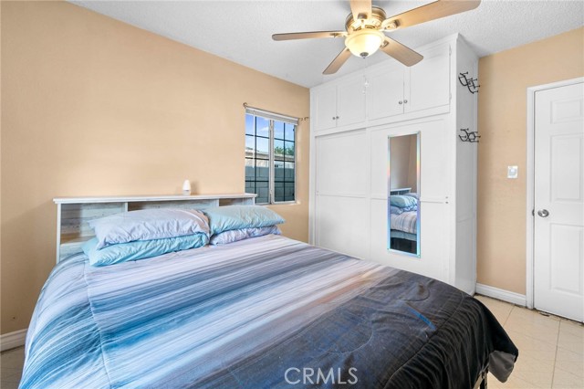 14935 Hibiscus Avenue, Fontana CA: https://media.crmls.org/medias/6b4124c1-96e0-454d-a5d3-6c4bf4f07b98.jpg