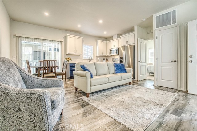 Detail Gallery Image 2 of 17 For 26006 Oak St #6,  Lomita,  CA 90717 - 2 Beds | 2 Baths