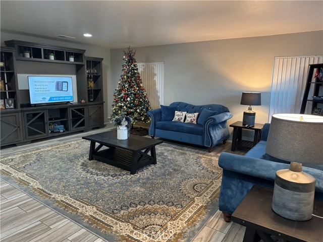567 Botan Street, Perris CA: https://media.crmls.org/medias/6b43c51c-ebf1-4d1a-a176-b5b671732111.jpg