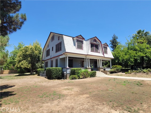 Detail Gallery Image 2 of 32 For 901 S Center St, Redlands,  CA 92373 - 4 Beds | 2/1 Baths