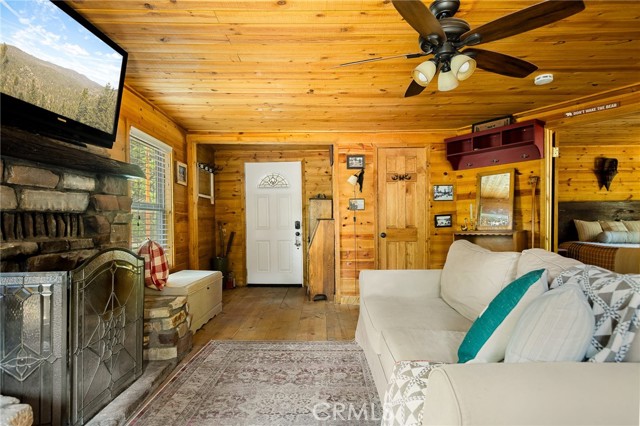 Detail Gallery Image 7 of 22 For 33400 Bluebird Dr, Green Valley Lake,  CA 92341 - 1 Beds | 1 Baths