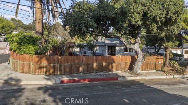 4718 La Crescenta Avenue, La Crescenta CA: https://media.crmls.org/medias/6b45f01d-30d1-4de9-bbc4-47d64f78cd9e.jpg