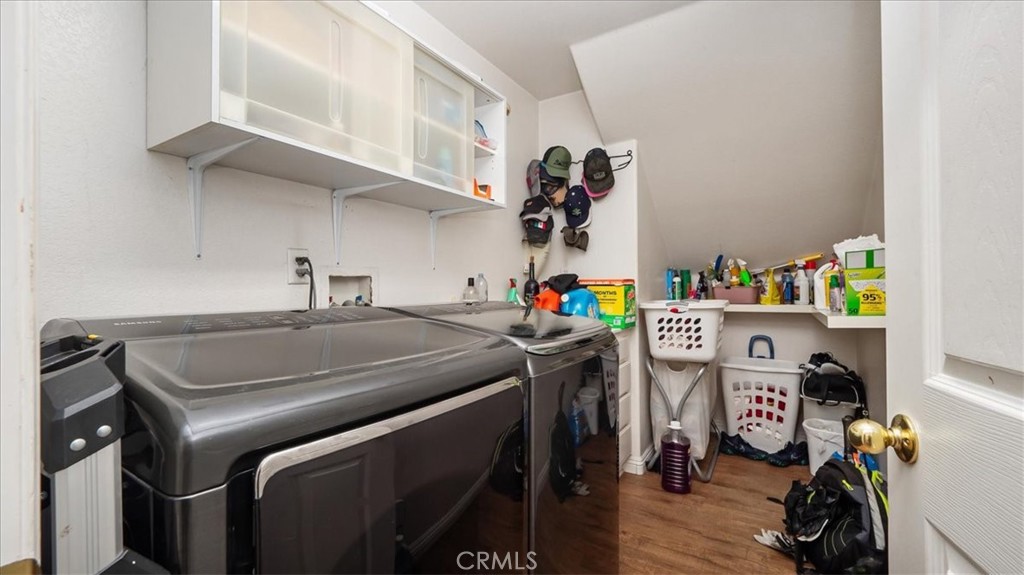 https://media.crmls.org/medias/6b46734a-4466-44f7-a2d7-747e678e2a58.jpg?preset=X-Large