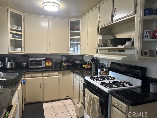 7326 Lindley Avenue photo 3