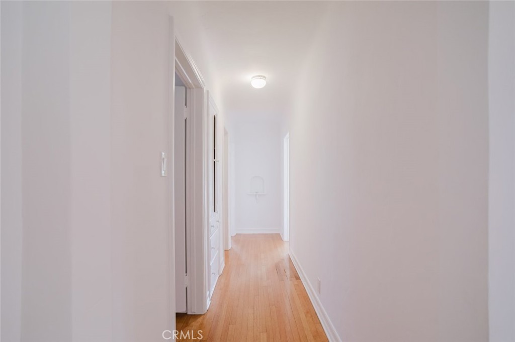 https://media.crmls.org/medias/6b48c11b-aa42-4c60-97aa-723cf98105a7.jpg?preset=X-Large