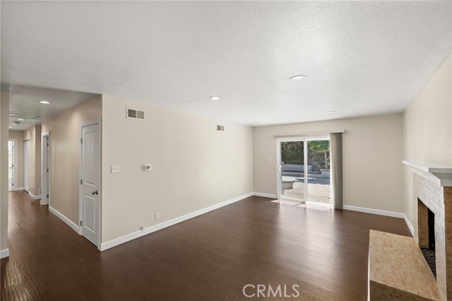 Detail Gallery Image 5 of 19 For 16882 Ross Ln, Huntington Beach,  CA 92647 - 4 Beds | 2 Baths