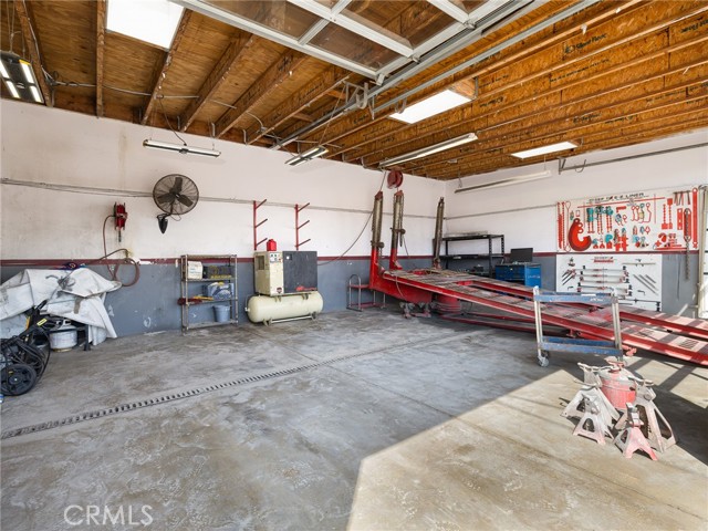 Image 22 of 41 For 713 El Segundo Boulevard