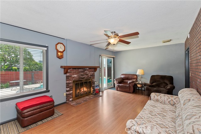 1255 E 25th Street, San Bernardino CA: https://media.crmls.org/medias/6b493bf6-3bcd-43ce-ba6a-0f6d0cb5c58a.jpg