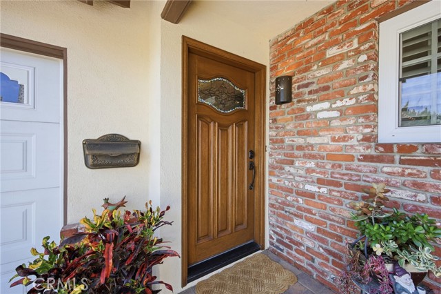 Detail Gallery Image 9 of 49 For 105 Harvard Ln, Seal Beach,  CA 90740 - 5 Beds | 2 Baths