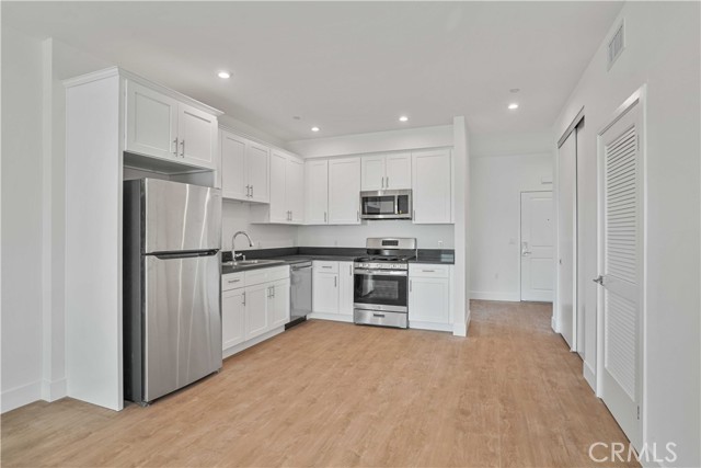 Detail Gallery Image 7 of 26 For 8750 Sepulveda Bld #311,  North Hills,  CA 91343 - 1 Beds | 1 Baths