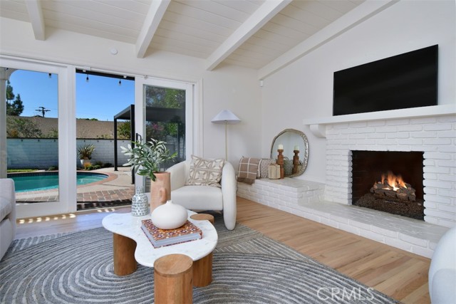 Detail Gallery Image 4 of 33 For 12614 Morrison, Studio City,  CA 91607 - 4 Beds | 3 Baths