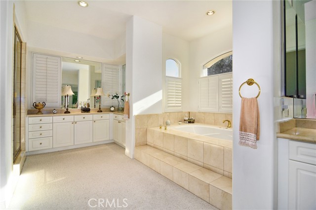 25339 Prado De Los Arboles, Calabasas CA: https://media.crmls.org/medias/6b4b02a2-d901-498c-8ead-cb3560e6d0eb.jpg