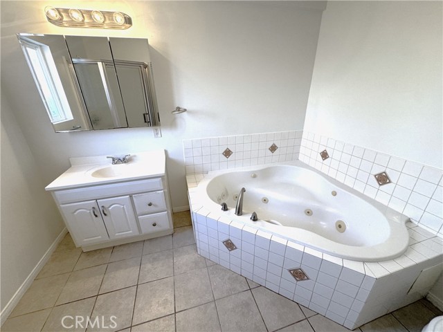 Detail Gallery Image 12 of 21 For 7823 Louise Ave, Northridge,  CA 91325 - 4 Beds | 2 Baths