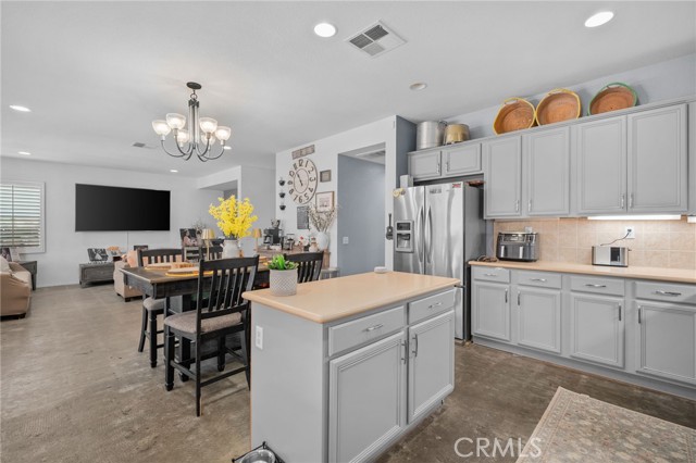 Detail Gallery Image 9 of 37 For 2189 Stonewood, Mentone,  CA 92359 - 5 Beds | 3/1 Baths