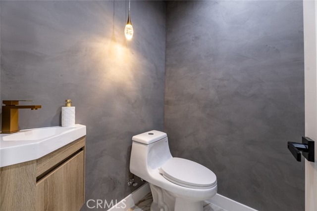 Detail Gallery Image 31 of 32 For 4731 W El Segundo Bld, Hawthorne,  CA 90250 - 3 Beds | 2 Baths