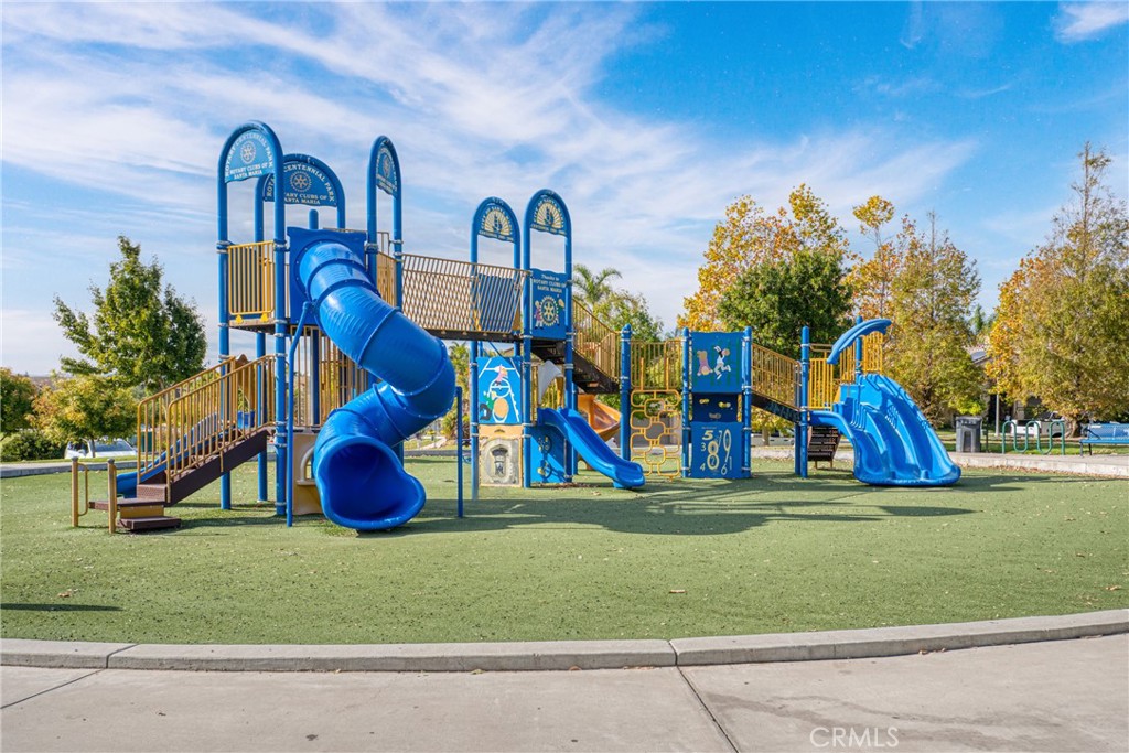 https://media.crmls.org/medias/6b4d0000-6f97-4f1c-91a6-bc375a866f04.jpg?preset=X-Large