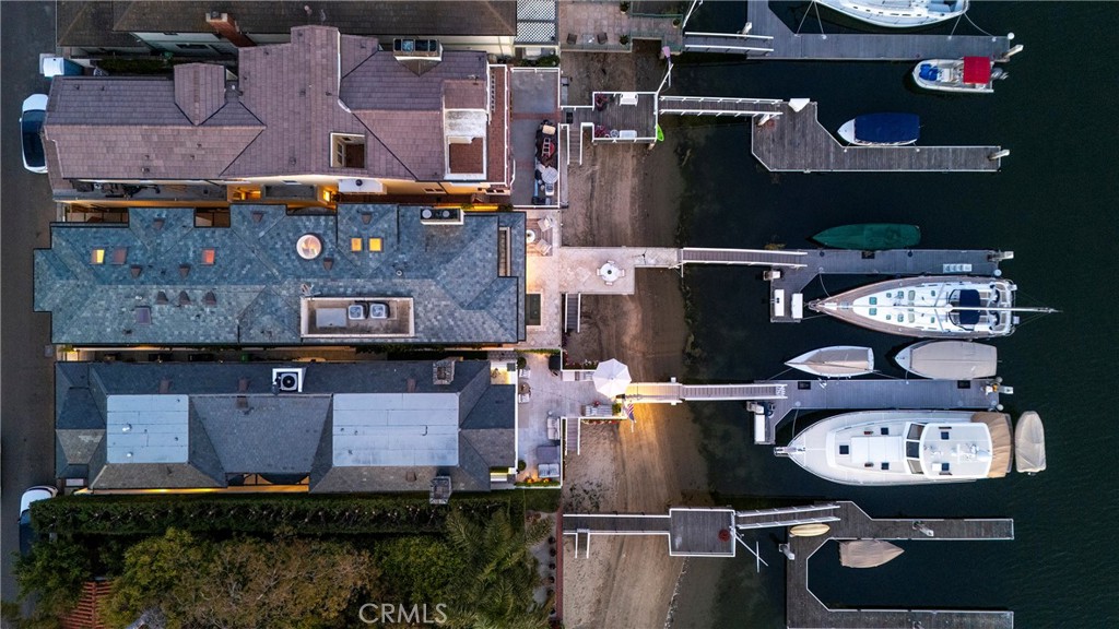 https://media.crmls.org/medias/6b4d31c4-5238-468a-8b5a-ad1635fbb120.jpg?preset=X-Large