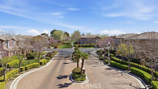 Detail Gallery Image 2 of 24 For 2676 Greenwood Ct, Palmdale,  CA 93550 - 3 Beds | 2/1 Baths