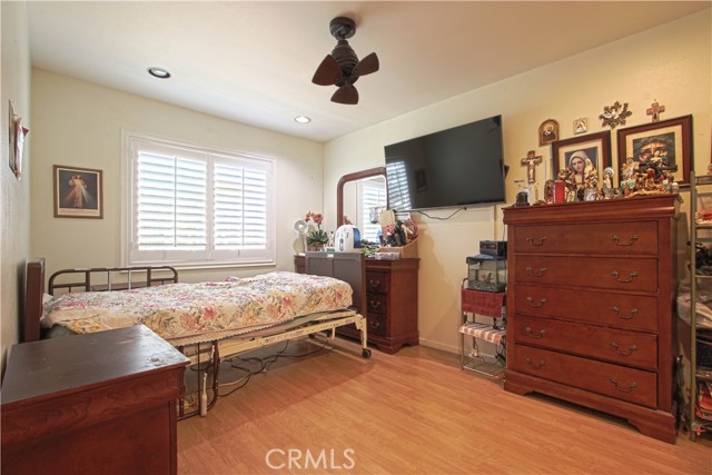 Image 13 of 21 For 17829 Burton Street