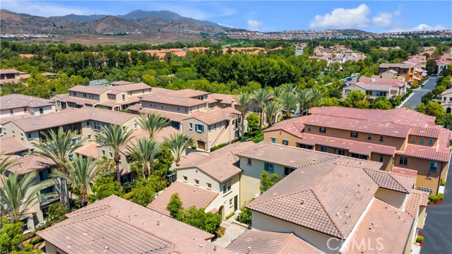 66 Full Moon, Irvine CA: https://media.crmls.org/medias/6b4e58ab-2d22-463e-8ab6-545df8013e50.jpg