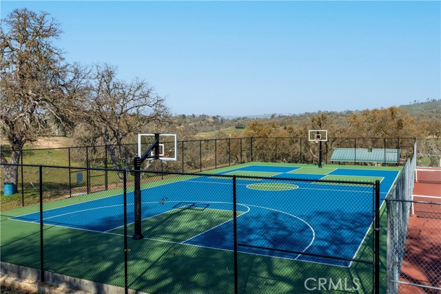 4250 Skylink Lane, Paso Robles CA: https://media.crmls.org/medias/6b4fd805-8436-43a0-9f02-77f6a188ce87.jpg