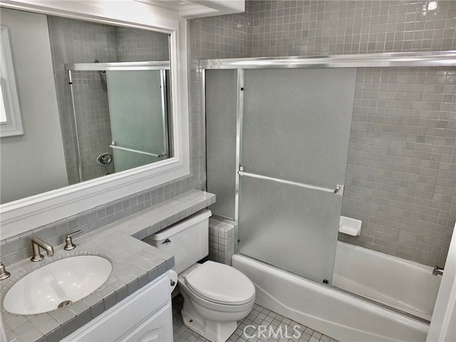 6225 Napoli Court, Long Beach CA: https://media.crmls.org/medias/6b513ea9-ba3e-44c3-b70b-1a77c2f54780.jpg