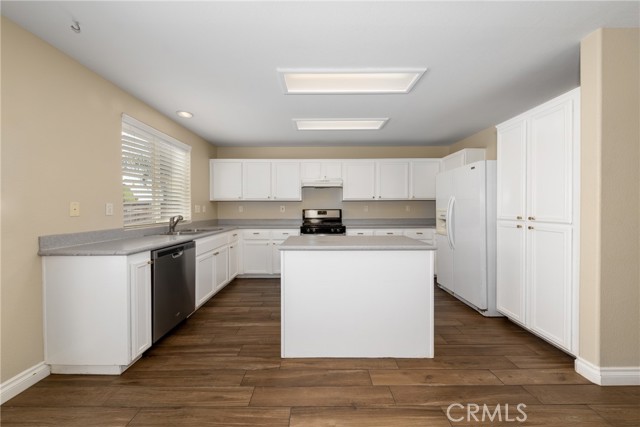 23306 Daisy Drive, Corona CA: https://media.crmls.org/medias/6b51662e-73e1-4691-afc2-68a23d4c3705.jpg