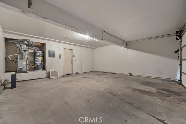 Detail Gallery Image 30 of 38 For 16590 Terrace Ln #G,  Fontana,  CA 92335 - 3 Beds | 2/1 Baths