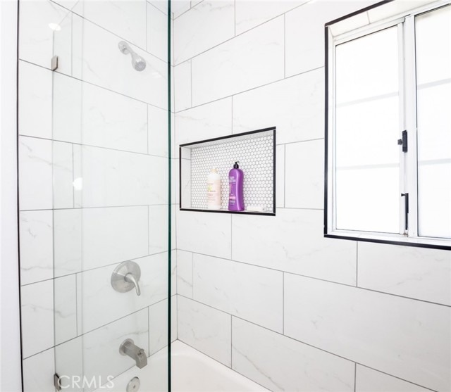 6225 Noble Avenue, Van Nuys CA: https://media.crmls.org/medias/6b52fdde-e10a-4fa7-b449-ec619ea95445.jpg