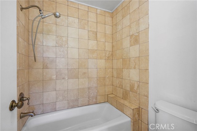 Detail Gallery Image 37 of 47 For 19451 Sherman Way #301,  Reseda,  CA 91335 - 3 Beds | 2/1 Baths