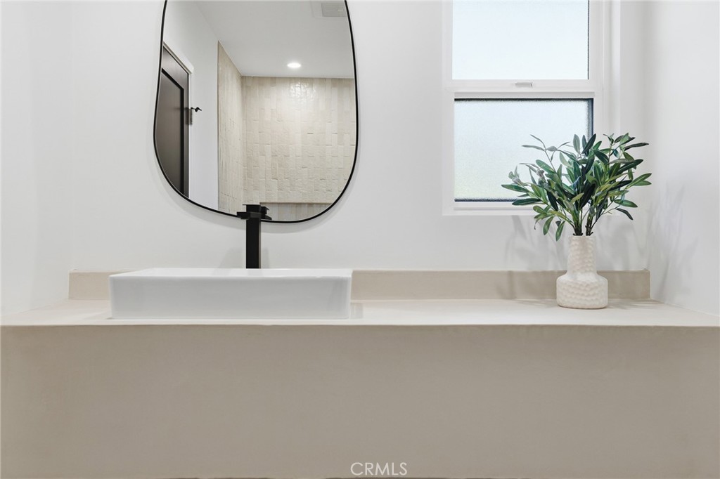 https://media.crmls.org/medias/6b54cb0c-edad-4cbf-8c81-6aff28b91d5b.jpg?preset=X-Large