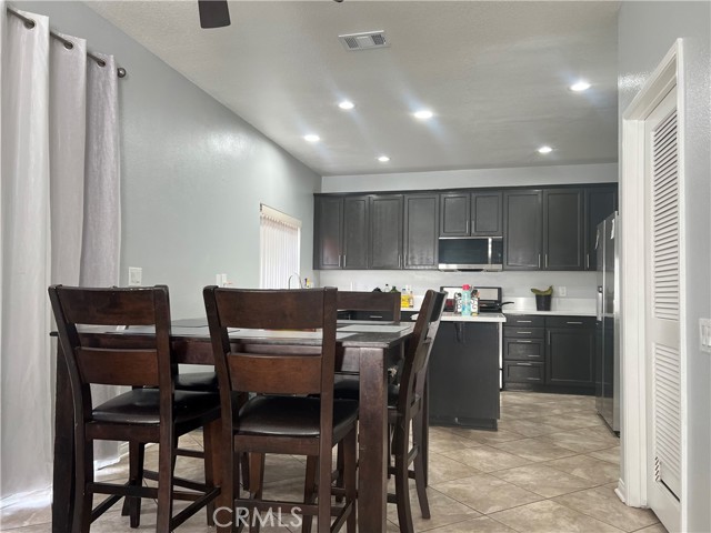 Detail Gallery Image 4 of 18 For 1127 Mcfarland, Wilmington,  CA 90744 - 4 Beds | 3 Baths