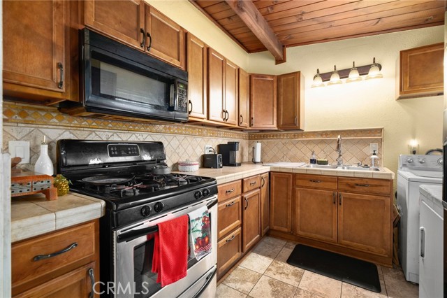 2365 Lovejoy Street, Pomona CA: https://media.crmls.org/medias/6b55abbd-0b86-402a-97d3-de09cc10e1f4.jpg