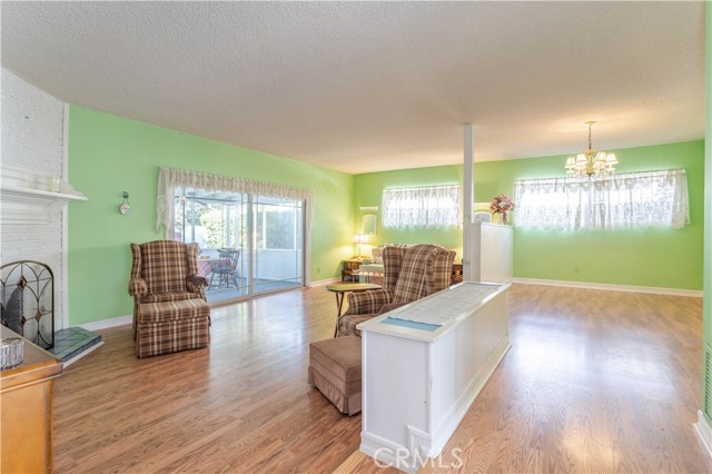 Detail Gallery Image 7 of 34 For 8811 Hayvenhurst Ave, North Hills,  CA 91343 - 4 Beds | 2 Baths