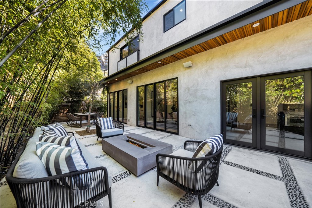 52. 2743 Laurel Canyon Boulevard Los Angeles, CA 90046