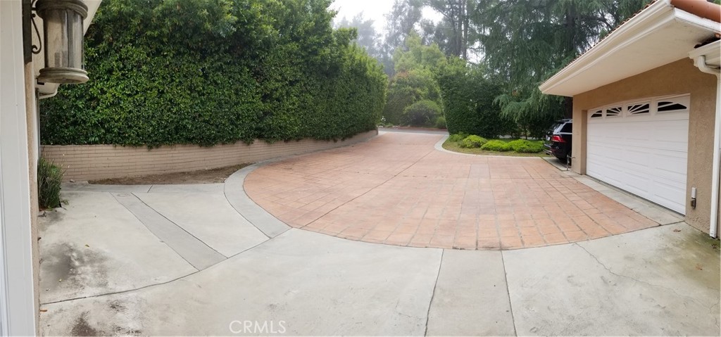 https://media.crmls.org/medias/6b55e752-76b3-483e-9885-99a35f889cd9.jpg?preset=X-Large