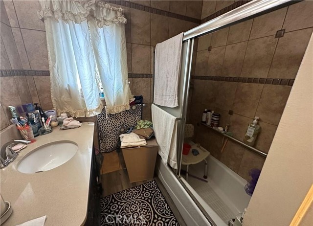 Detail Gallery Image 7 of 21 For 10673 Saticoy, Sun Valley,  CA 91352 - 3 Beds | 1 Baths