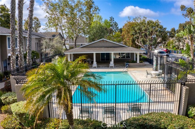 8482 Benjamin Drive, Huntington Beach CA: https://media.crmls.org/medias/6b56d167-608d-4b96-aaba-e1105de665af.jpg