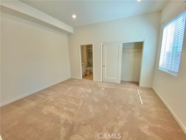 307 Magnet, Irvine CA: https://media.crmls.org/medias/6b576aa9-43cc-4bf1-9dae-11e38f2845d2.jpg