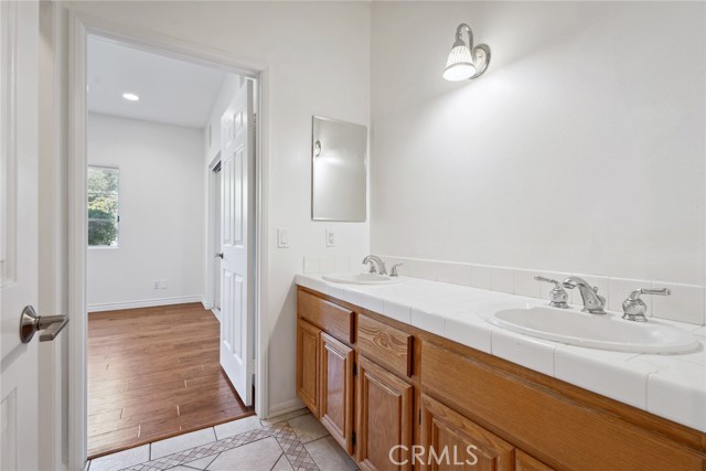 22501 Marilla Street, Chatsworth CA: https://media.crmls.org/medias/6b58013a-1109-42e1-b0b5-848157be8781.jpg