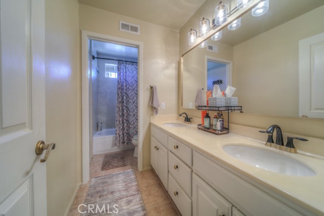 Image 41 of 75 For 25220 Corte Sur