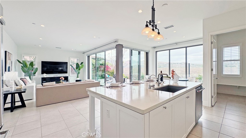 6b5876b3 Aa3a 4070 A951 69feffb34ac5